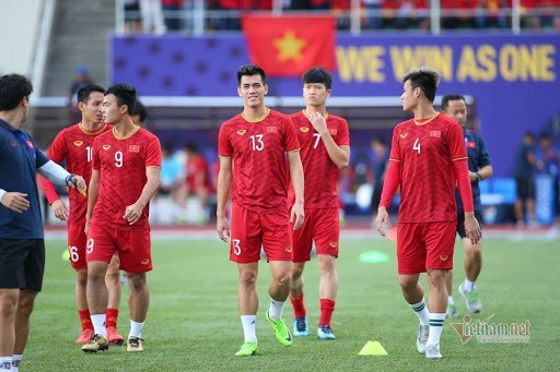 Góc choáng ngợp! Đội hình cao trung bình 1m82 của ĐT Việt Nam đủ sức chơi bóng bổng với châu Âu